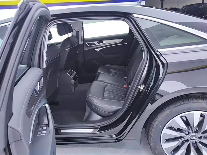 Фото 11 - Audi A6L