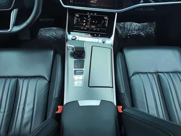 Фото 16 - Audi A6L