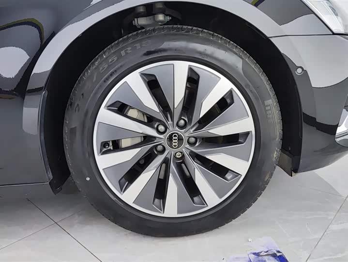 Фото 6 - Audi A6L