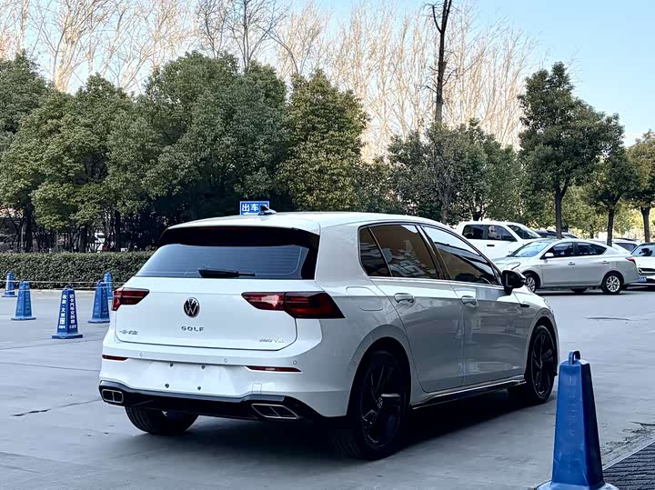 Фото 11 - Volkswagen Golf