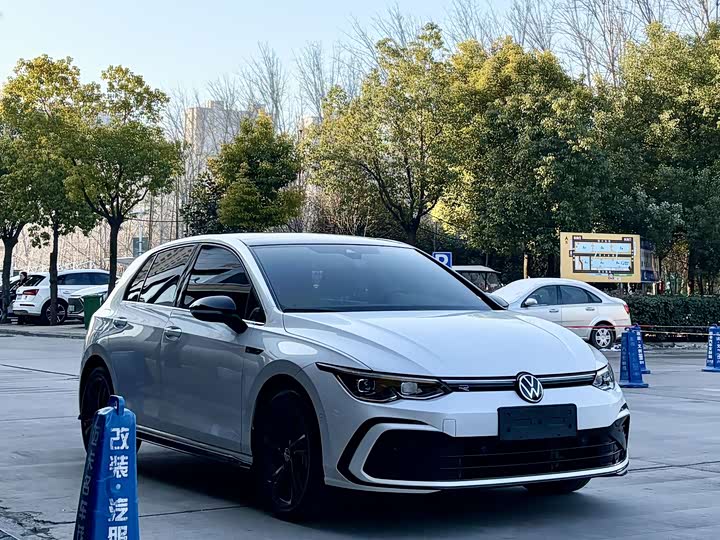 Фото 2 - Volkswagen Golf