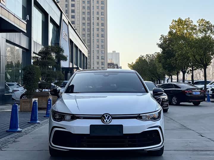 Фото 3 - Volkswagen Golf