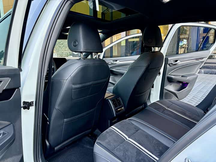 Фото 5 - Volkswagen Golf