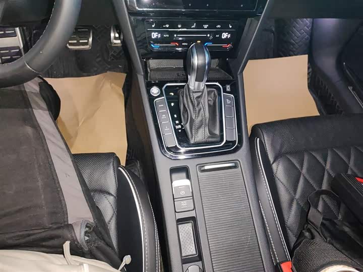 Фото 14 - Volkswagen Magotan GTE Hybrid