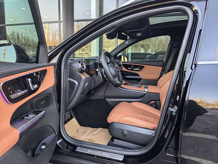 Фото 10 - Mercedes-Benz GLC-Class