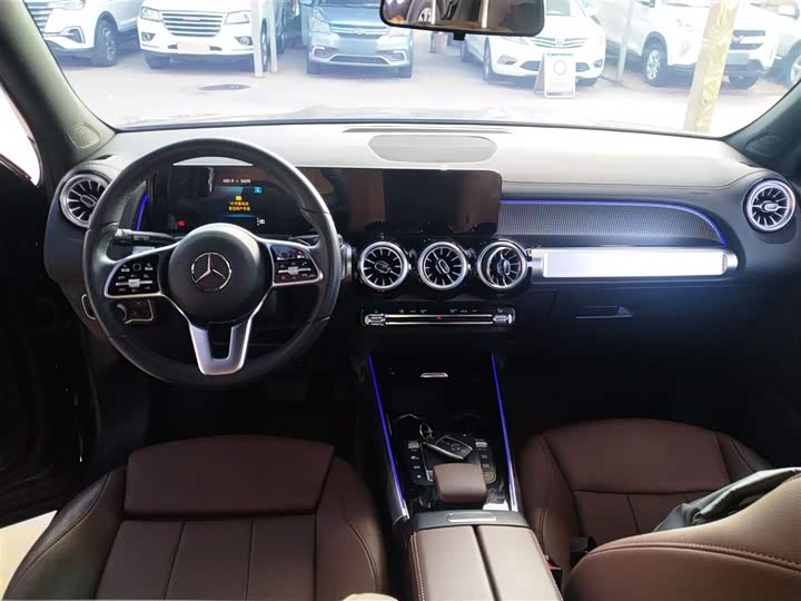Фото 10 - Mercedes-Benz GLB-Class