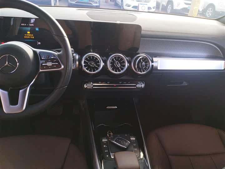 Фото 13 - Mercedes-Benz GLB-Class