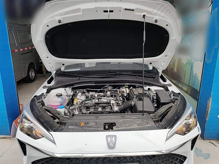 Фото 11 - Roewe i5