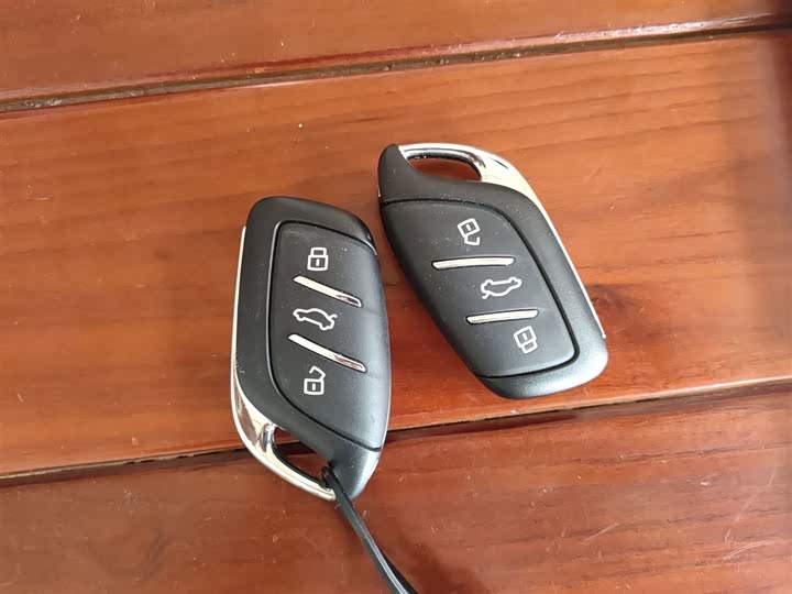 Фото 12 - Roewe i5