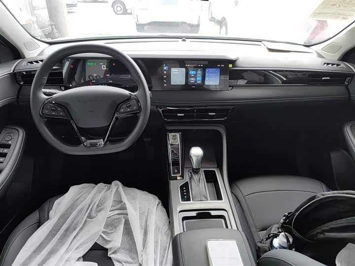 Фото 13 - Roewe i5