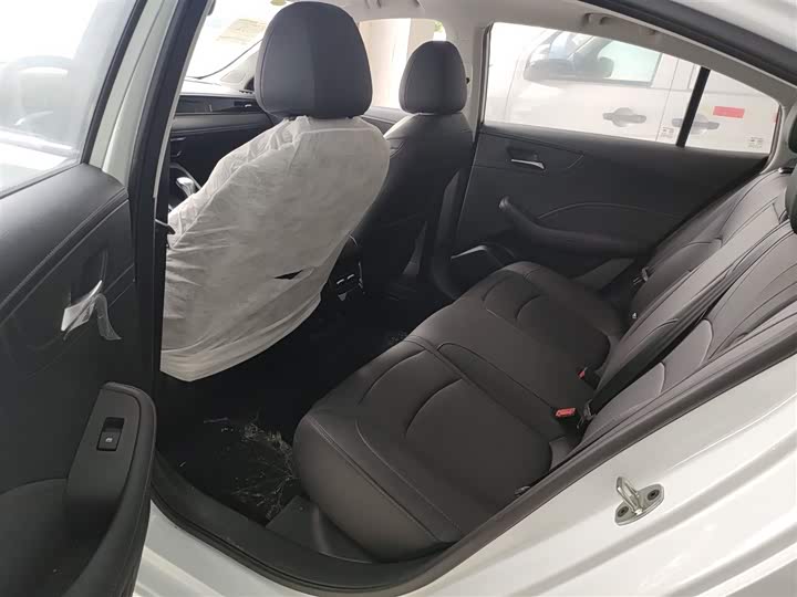 Фото 15 - Roewe i5