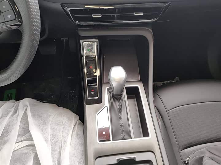 Фото 7 - Roewe i5