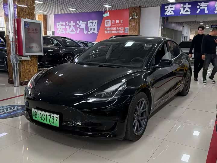 Фото 2 - Tesla Model 3