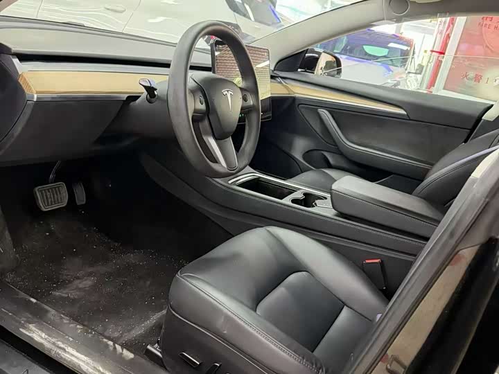Фото 3 - Tesla Model 3