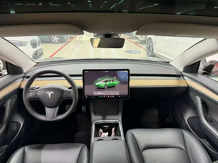 Фото 6 - Tesla Model 3