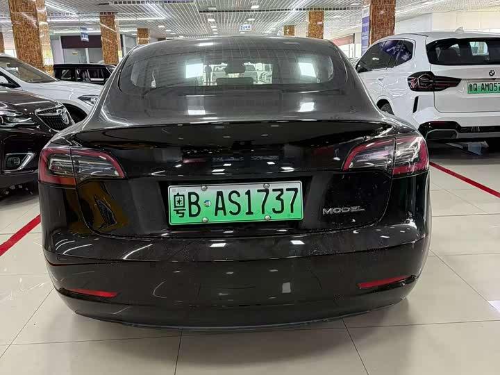 Фото 8 - Tesla Model 3