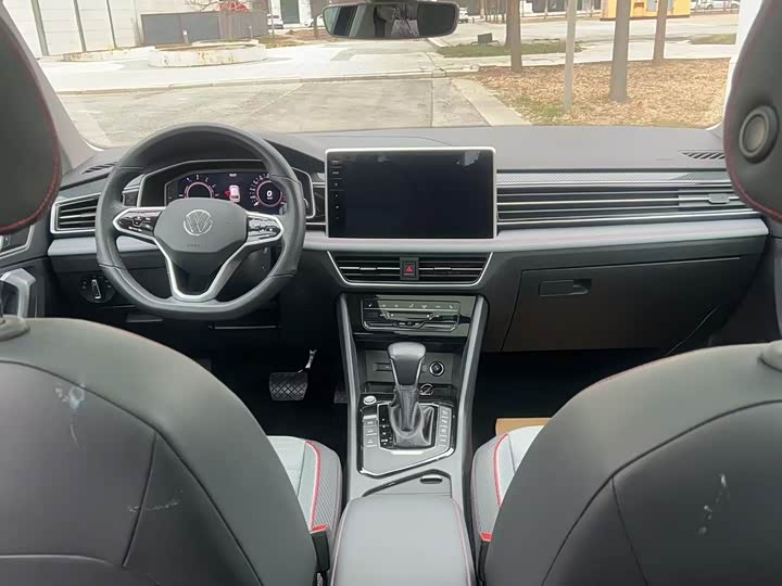 Фото 10 - Volkswagen Tiguan L Hybrid