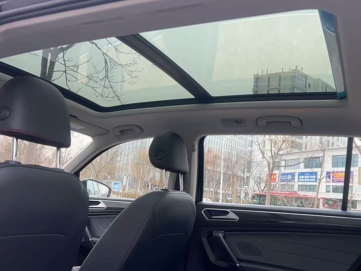 Фото 11 - Volkswagen Tiguan L Hybrid