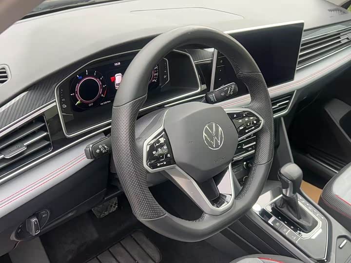 Фото 13 - Volkswagen Tiguan L Hybrid