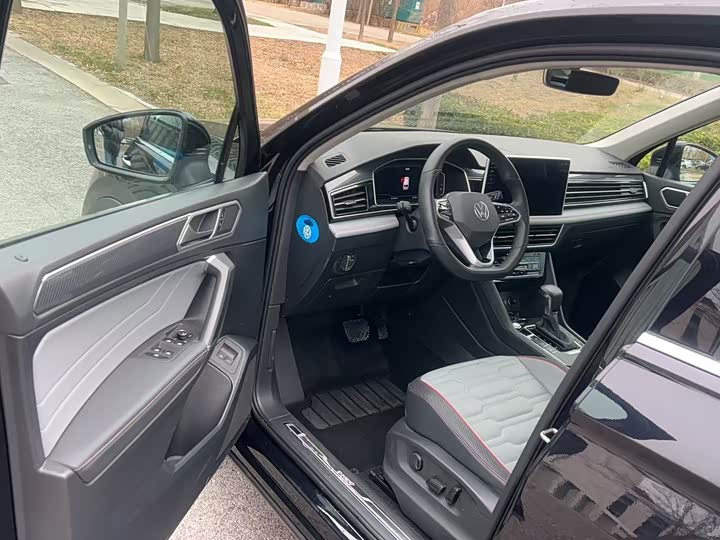 Фото 8 - Volkswagen Tiguan L Hybrid