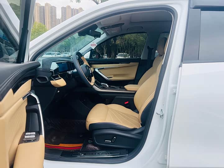 Фото 11 - Geely Atlas L