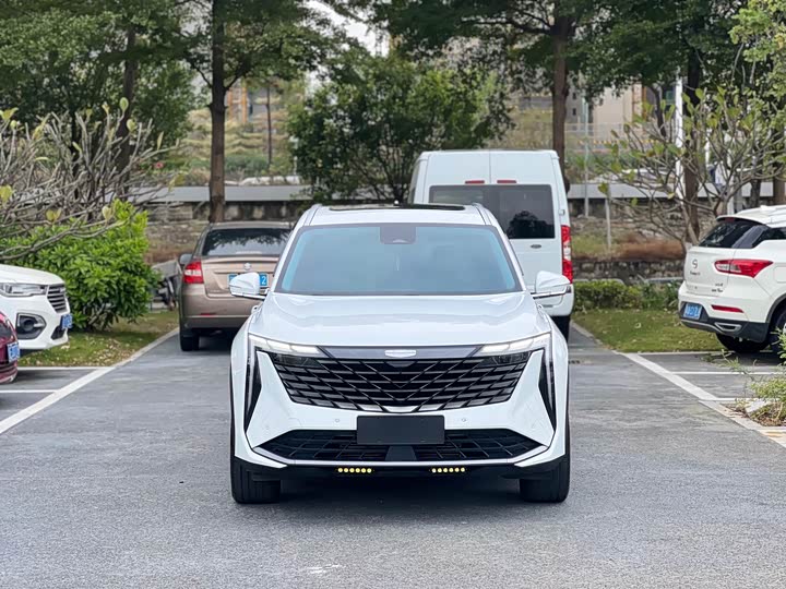 Фото 2 - Geely Atlas L