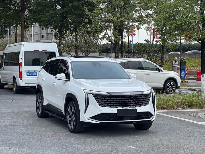 Фото 3 - Geely Atlas L