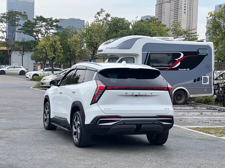 Фото 4 - Geely Atlas L