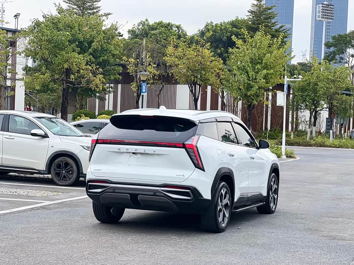 Фото 6 - Geely Atlas L