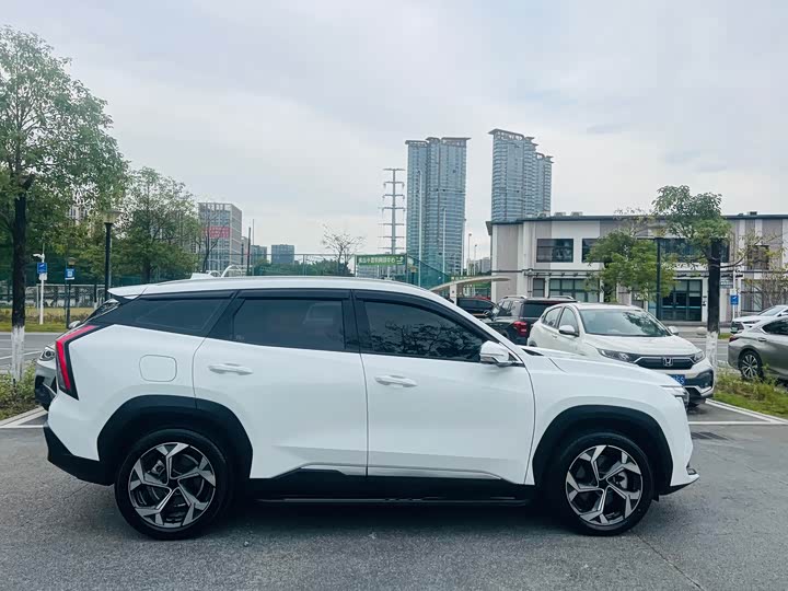 Фото 8 - Geely Atlas L