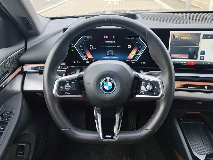 Фото 4 - BMW i5