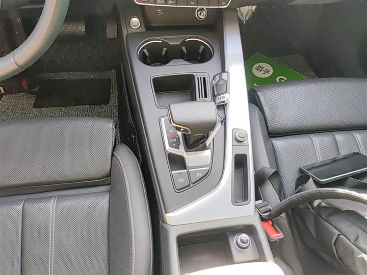 Фото 14 - Audi A4L