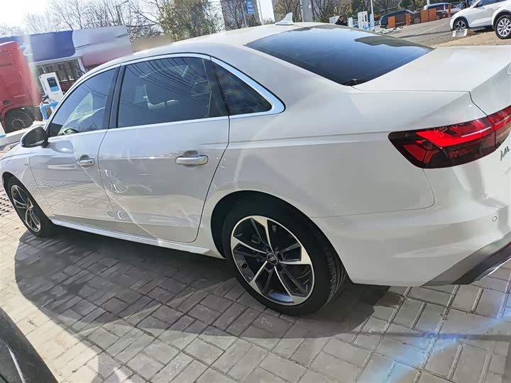 Фото 5 - Audi A4L