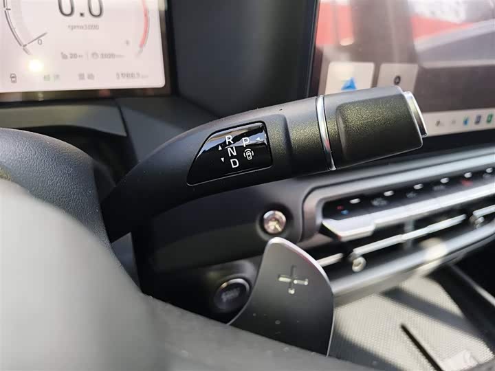 Фото 14 - Tank 300 Hybrid