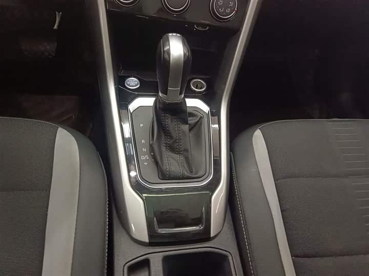 Фото 14 - Volkswagen T-Roc