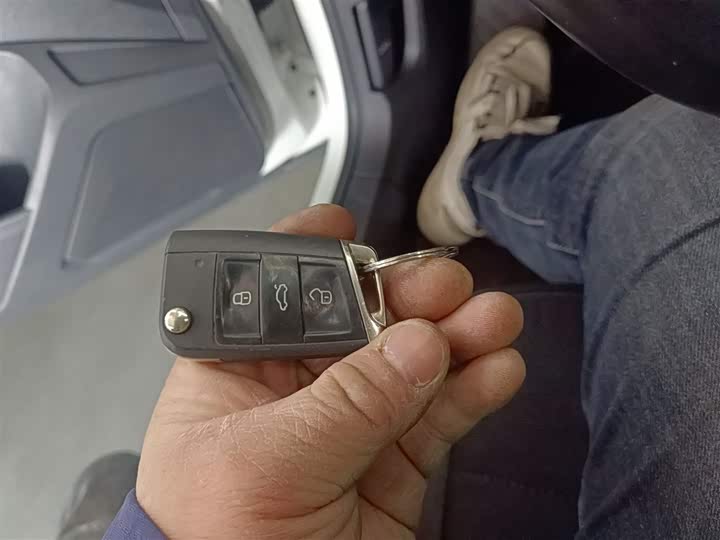 Фото 9 - Volkswagen T-Roc