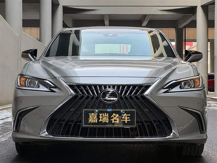 Фото 2 - Lexus ES