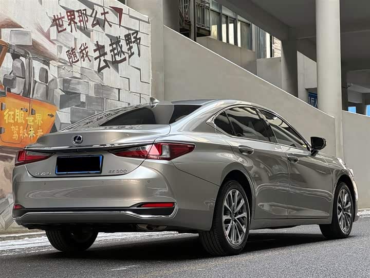 Фото 5 - Lexus ES