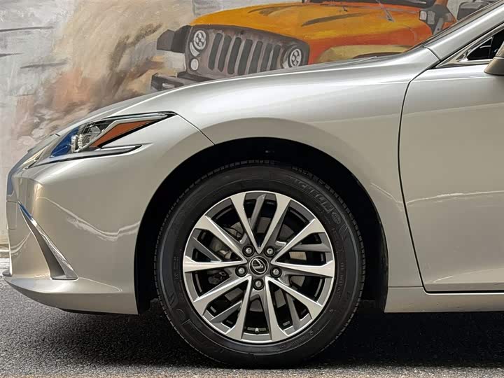 Фото 6 - Lexus ES