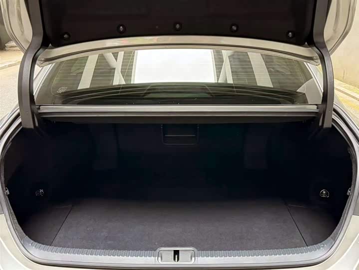 Фото 8 - Lexus ES