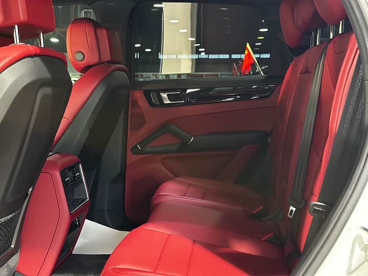 Фото 18 - Porsche Cayenne Hybrid