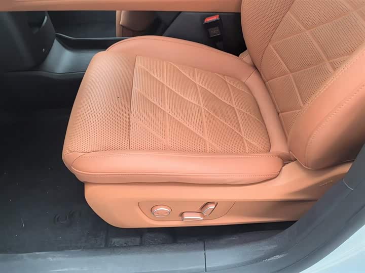 Фото 20 - Changan Deepal S05