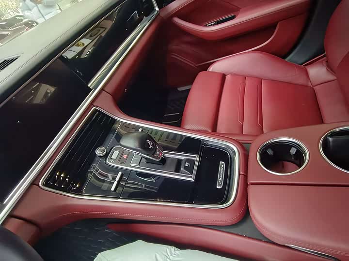 Фото 10 - Porsche Panamera