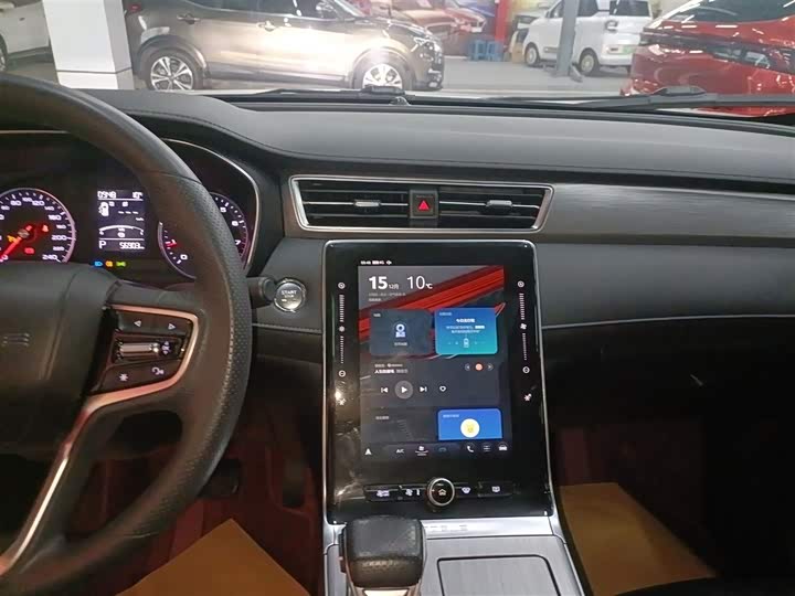 Фото 13 - Roewe RX5