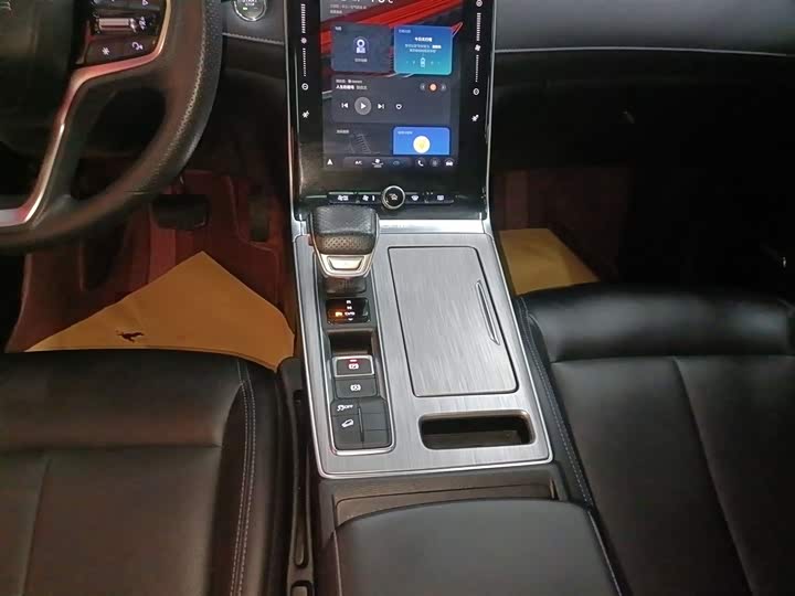 Фото 14 - Roewe RX5