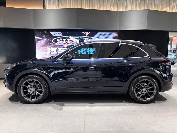 Фото 3 - Porsche Cayenne Hybrid