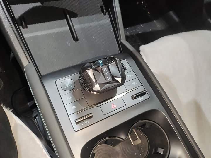 Фото 14 - BYD Qin L