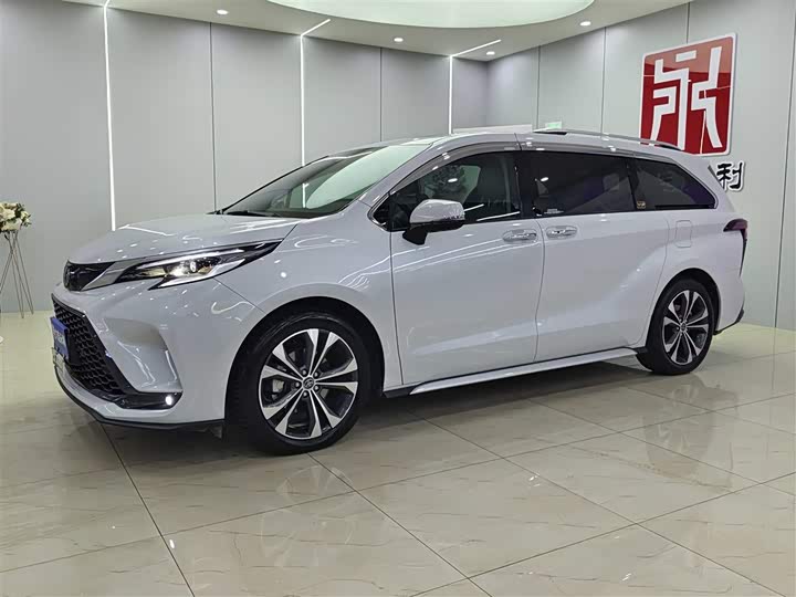 Фото 1 - Toyota Granvia