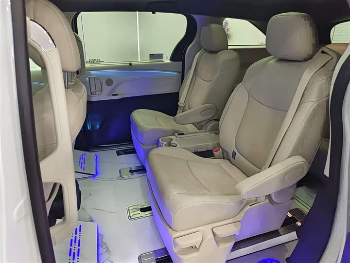 Фото 11 - Toyota Granvia