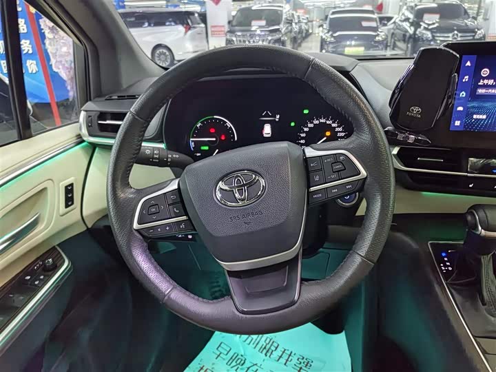 Фото 14 - Toyota Granvia